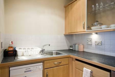 Central Reading Canal Side Apartment Sleeps 4 With Parking Exteriér fotografie